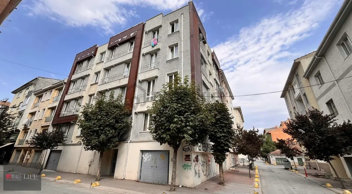 Talatpaşa Sok. Kanatlı Fırın Yanı Ayrı Mutfaklı 1+1